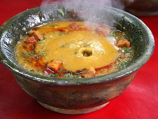 01 Karapurka-Verkostung (Traditionelle Potosi-Suppe mit Vulkangestein)